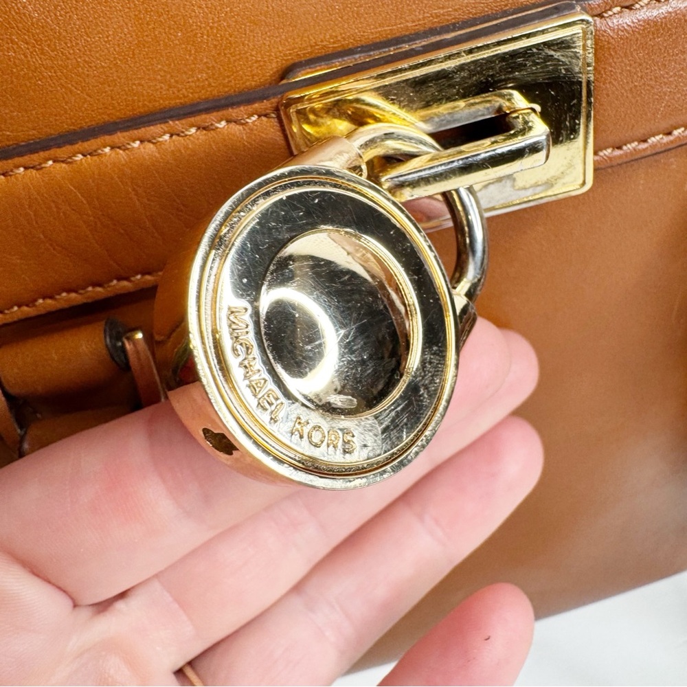 Michael‎ Kors | Hamilton Traveler Luggage Messenger Leather Crossbody Handbag - Picture 4 of 16